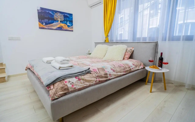 Queen Elizabeth, Ultracentral, Free Parking & AC