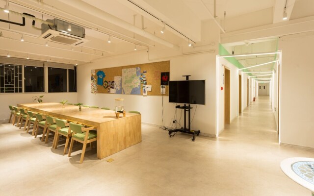 Phoenix Egg Youth Hostel