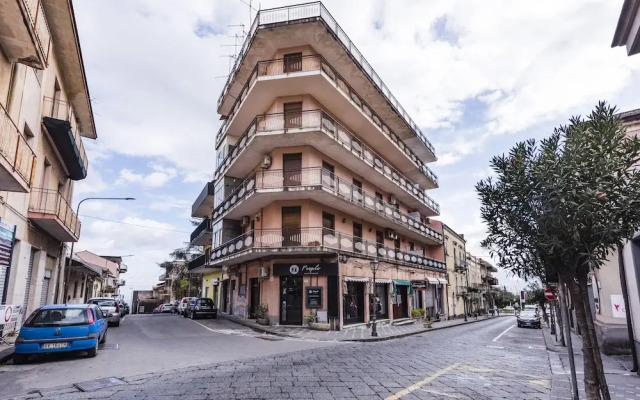 Zafferana Apartment with Balcony