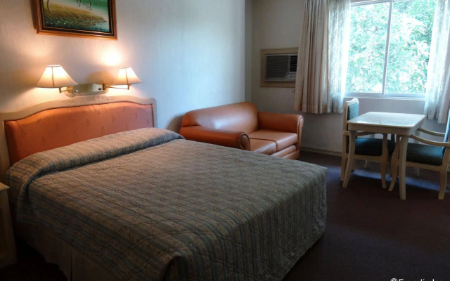 Orange Grove Hotel