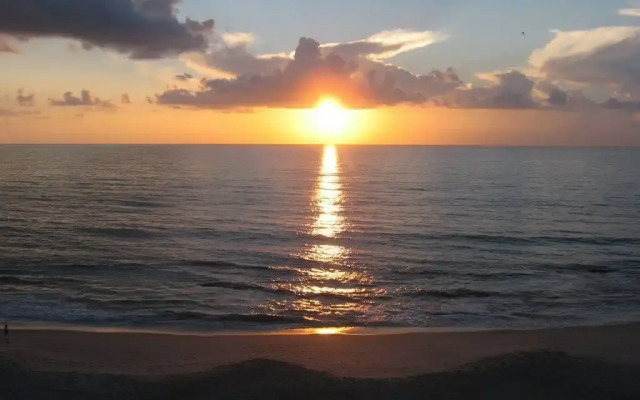 Radisson Suite Hotel Oceanfront