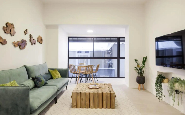 Renovated Large 3Rm Apartment 5 Min From The Beach