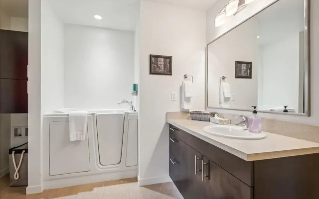 Chinook Suite - 203 in Portland