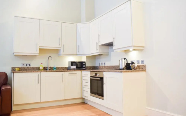 Apartment With High Ceilings 2 Bedroom
