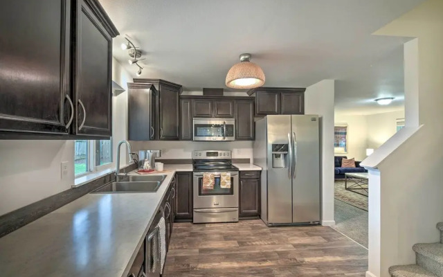 Enumclaw Home - 60 Mi to Mount Rainier!