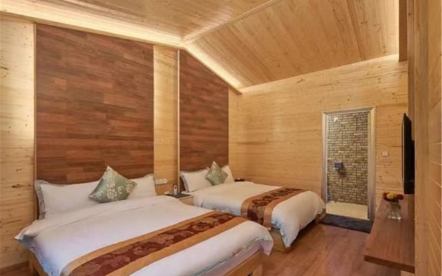 Lanrenyuanlin Hotspring Wooden House