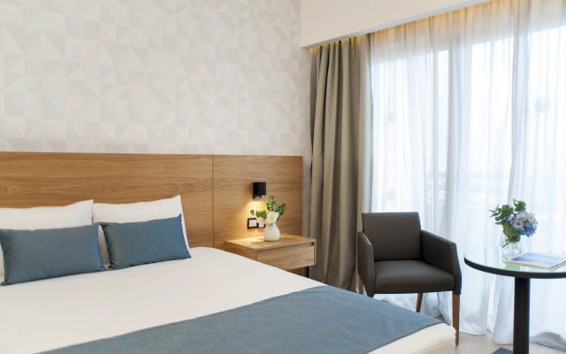 Ajax Hotel