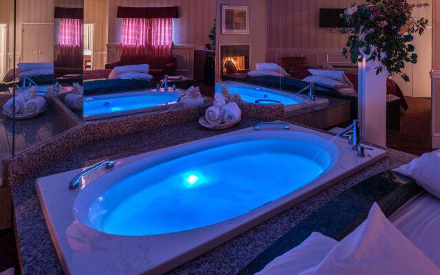 Inn of the Dove Romantic Suites with Jetted Tub & Fireplace