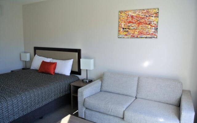 Oxford Village Motels