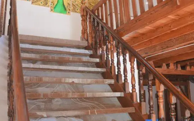 Man ya bamboo budding inn