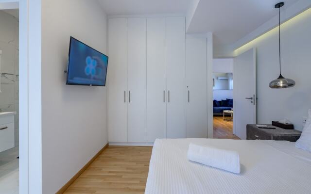 Lush Sapphire apt in the heart of Athens