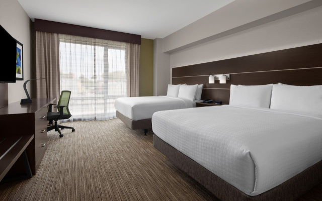Holiday Inn Express & Suites Woodside LaGuardia Airport by IHG