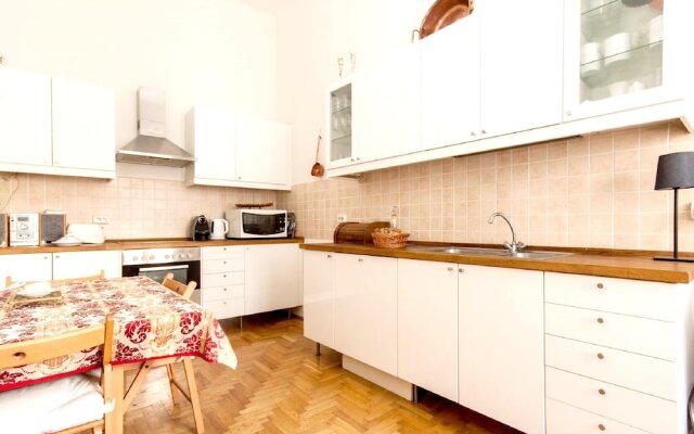 Apartment With 3 Bedrooms in Budapest, With Wonderful City View, Terra