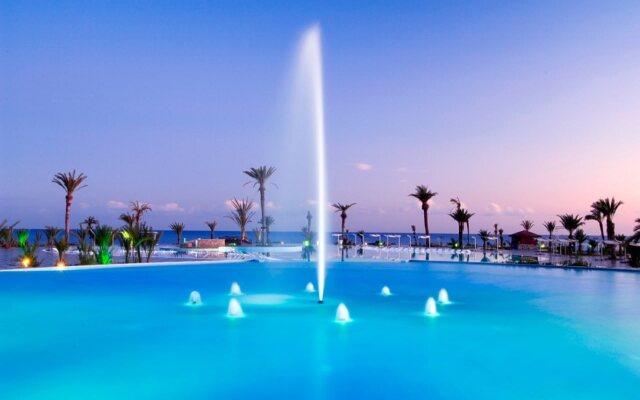Noah's Ark Deluxe Hotel & Spa