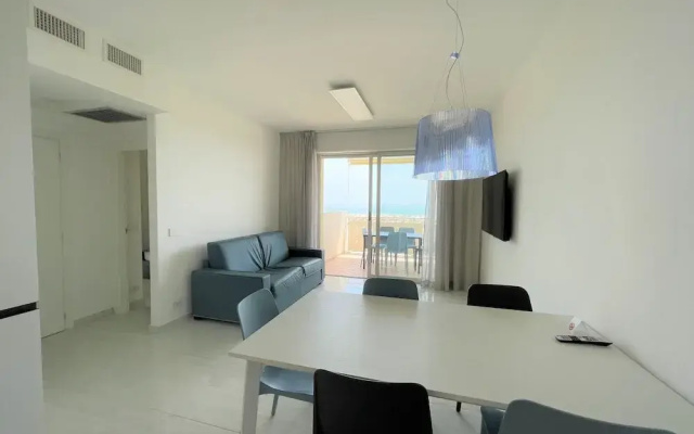 Apartment in a Prime Seafront Location