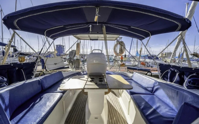 Precioso Barco en Puerto del Masnou en el Maresme