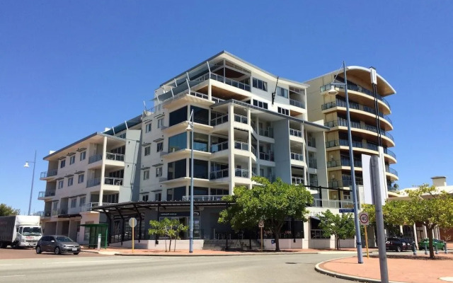 Spinnakers Apartments