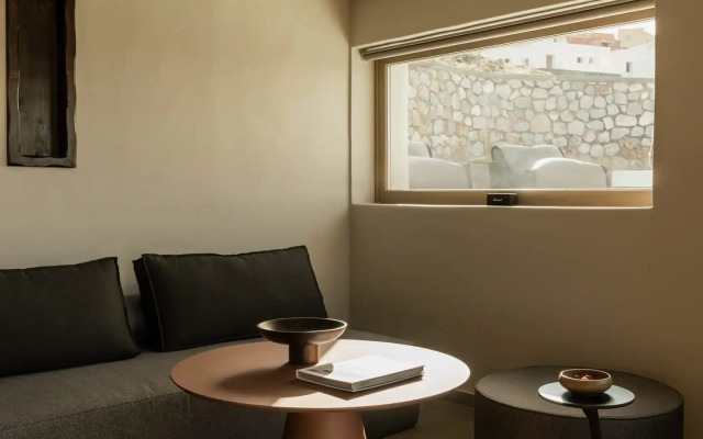 Black Diamond Suites - Adults Only