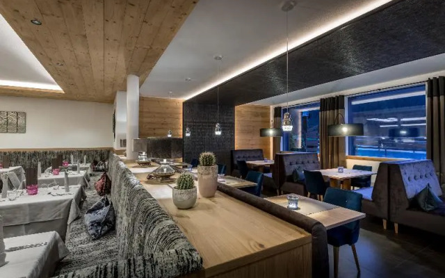 Dolomites Hotel La Fradora