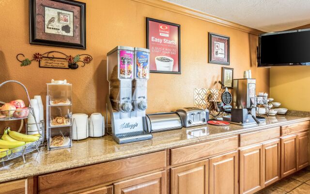 Econo Lodge Inn & Suites Albuquerque East I-40 Eubank Exit