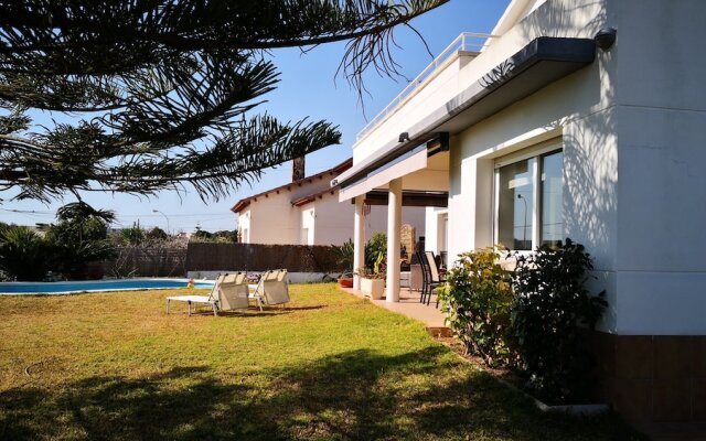 Villa familiar buhardilla piscina y BBQ