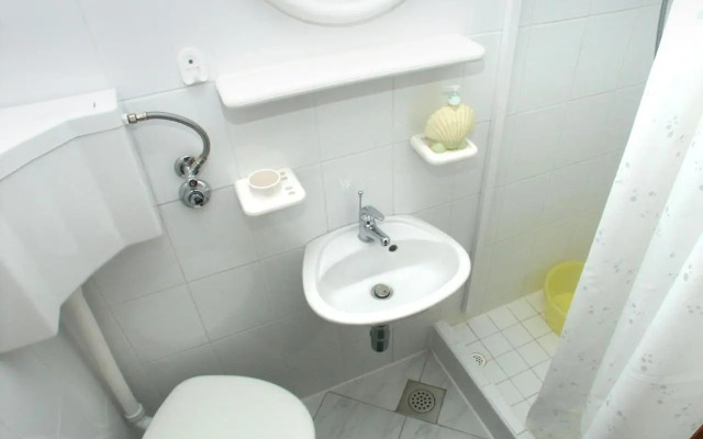 Studio Komiza 2429e