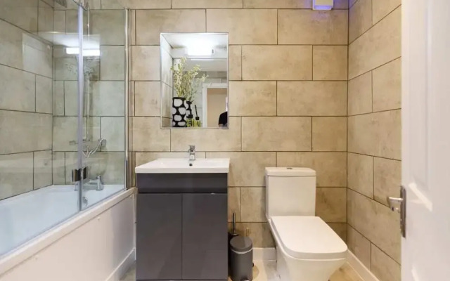 The Goodge Street Place - Bright 2bdr Flat