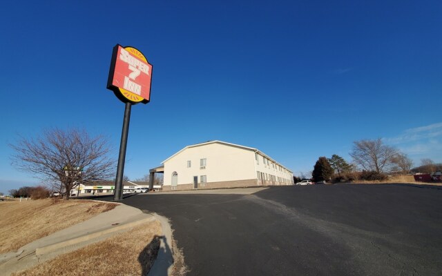 Super 7 Inn