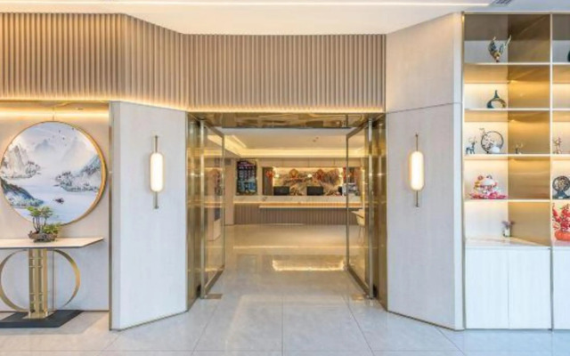 Happy Time Luxury Hotel (Beijing Fengtai Railway Station Jijiamiao Subway Station)