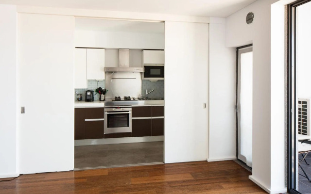 Skyscraper Riverview Lisbon with Indoor Pool