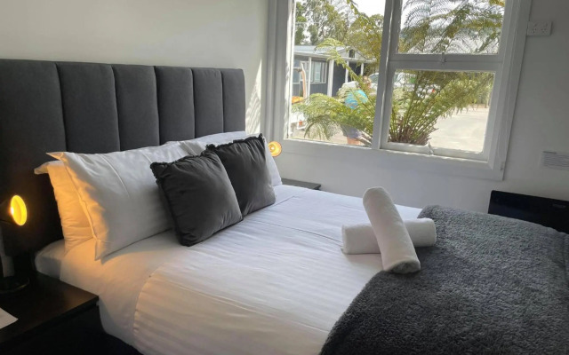 Tullah Lakeside Lodge