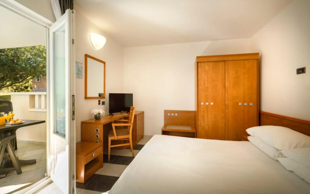 Maistra Select Amarin Resort