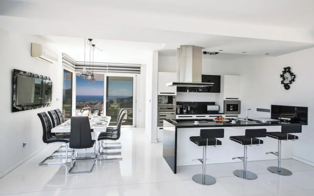 KO1 With Breathtaking sea Views
