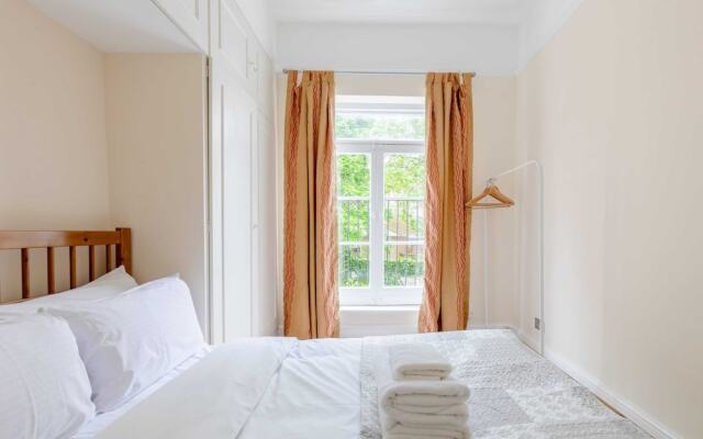 Roomy 3BD by Hampstead Heath!