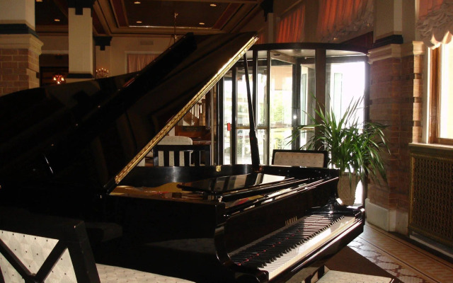 Pensacola Grand Hotel