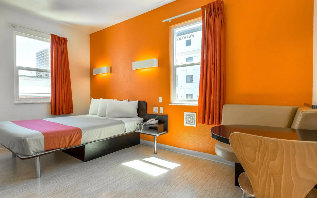 Motel 6 San Diego, CA - Downtown