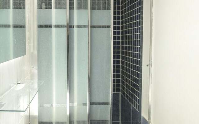 Studio in Paris, With Wonderful City View and Wifi