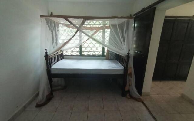Kivulini House Diani 5 bedroom with pool