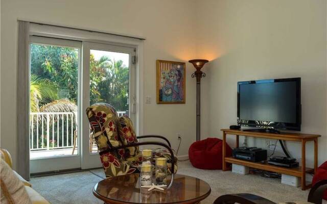 Lakeside Beach House by RedAwning