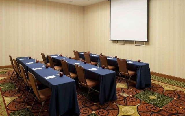 Hilton Garden Inn Lake Forest Mettawa