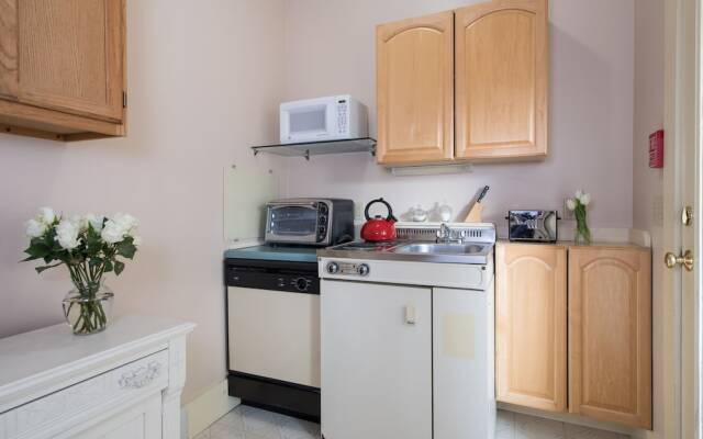 Mira Monte Inn & Suites