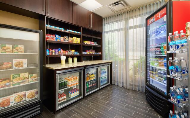 Holiday Inn Express & Suites Alpharetta - Windward Parkway by IHG