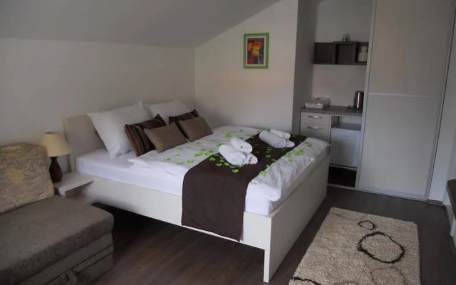 AppleLine Apartments