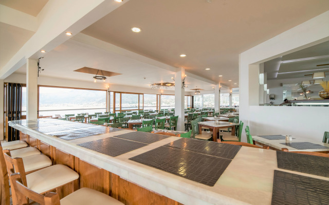 Horizon Beach Hotel