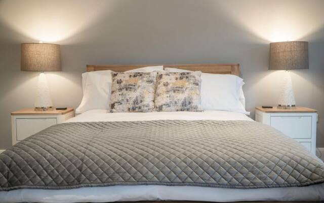 Suite 2 - Sleeping Giant Hotel - PEN Y CAE Inn