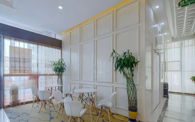 Vienna Hotel (Liuyang River Bridge Pedestrian Street)