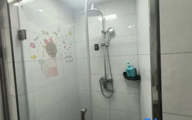 Sanqiuju Homestay (Zhangba North Road Subway Station)