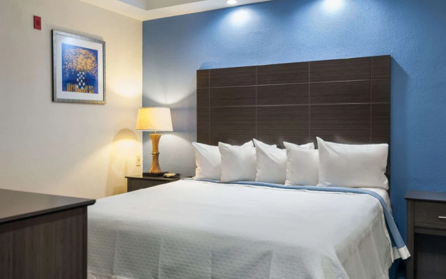 White Lake Inn & Tavern