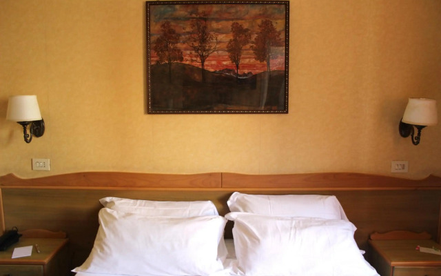 Phi Hotel Ambra