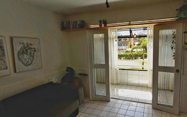 Apto 1 QT - Praia - Piscina - Wi-Fi - Ar Cond.